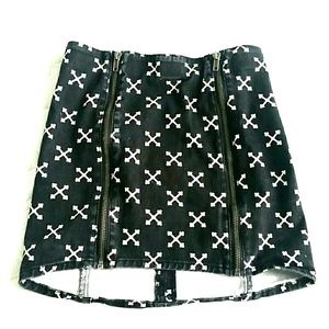 H&M double zipper skirt with white crosses "X"